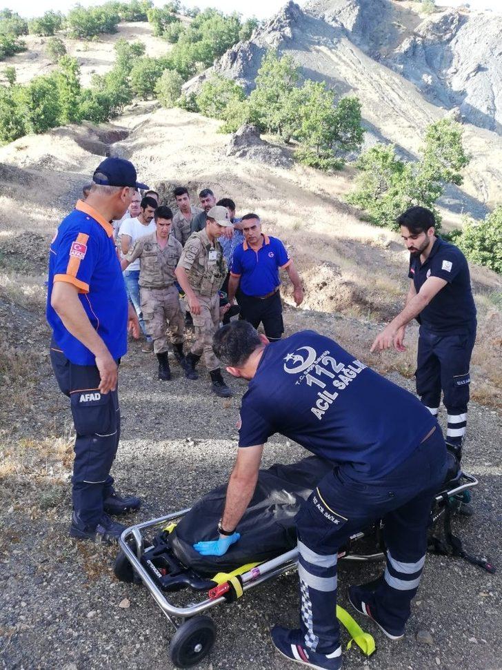 Doğa yürüyüşüne çıkan şahıs kayalıklardan düştü G5