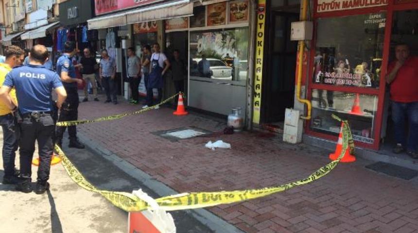 Sokak ortasında kan donduran olay! Boğazını kesti