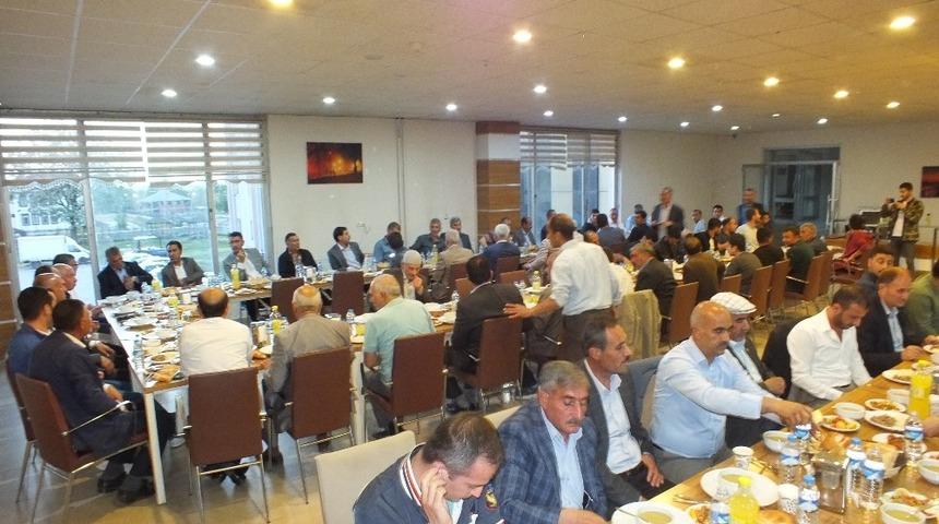 AK Parti Malazgirt ilçe teşkilatı insan son iftar yemeği verdi