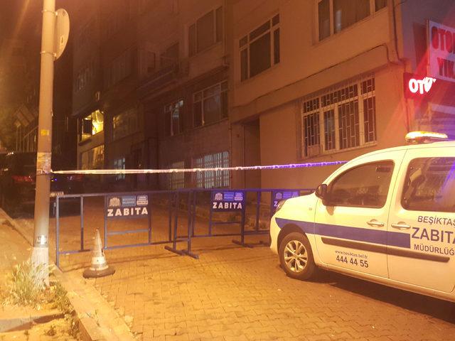 Fotoğraflar// Beşiktaş'ta çökme tehlikesi bulunan metruk bina nedeniyle cadde kapatıldı