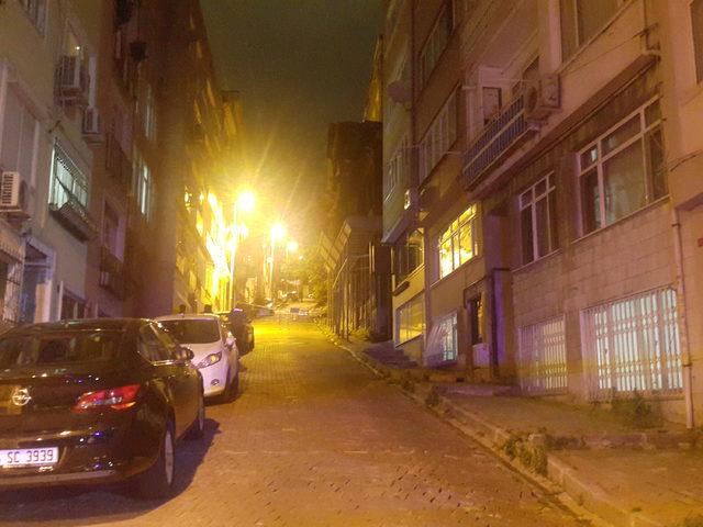 Fotoğraflar// Beşiktaş'ta çökme tehlikesi bulunan metruk bina nedeniyle cadde kapatıldı