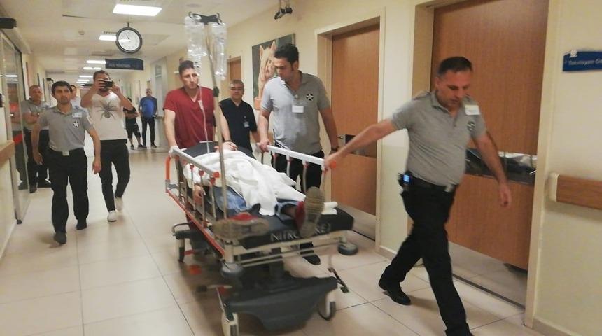 Yolda y&uuml;r&uuml;rken sırtından bı&ccedil;aklandı