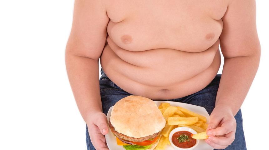 Kilolu &ccedil;ocuğu diyete sokmayın 