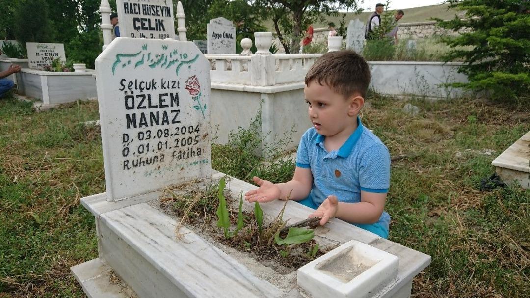 Gemi&ccedil; Mahallesinde kabir ziyareti