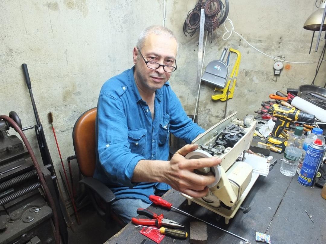 (&Ouml;zel) 119 yıllık torna makinesiyle tamirat yapıyor