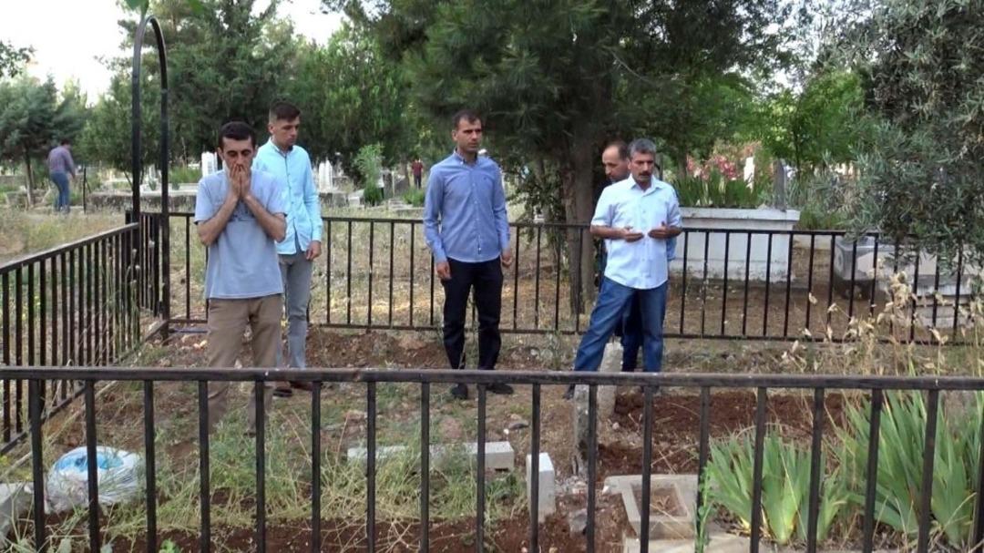 Siverek&rsquo;te bayram g&uuml;n&uuml; vatandaşlar mezarlıklara akın etti