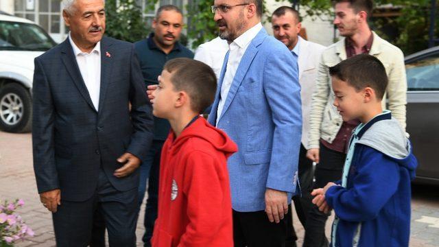 Turan, bayram namazını baba ocağında kıldı