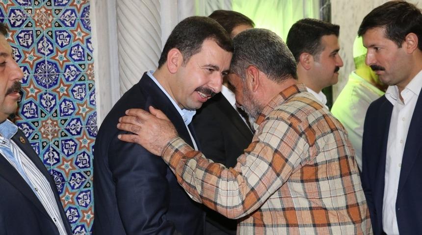 Baydilli vatandaşlarla bayramlaştı