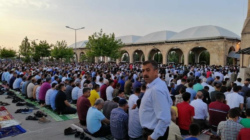 Ramazan Bayramında camiler dolup taştı