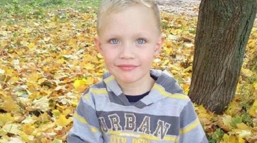 Tenekelere ateş eden alkollü polisler bir çocuğu öldürdü