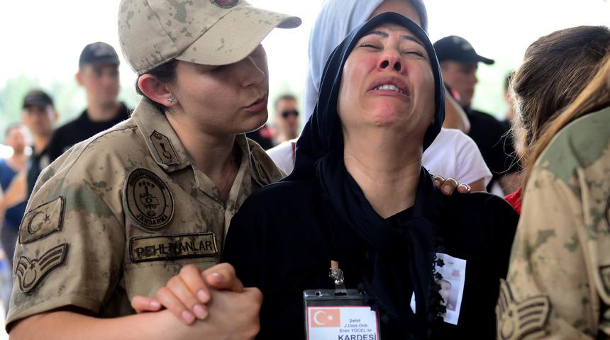 Şehit Uzman Onbaşı Y&uuml;cel, g&ouml;zyaşlarıyla son yolculuğuna uğurlandı