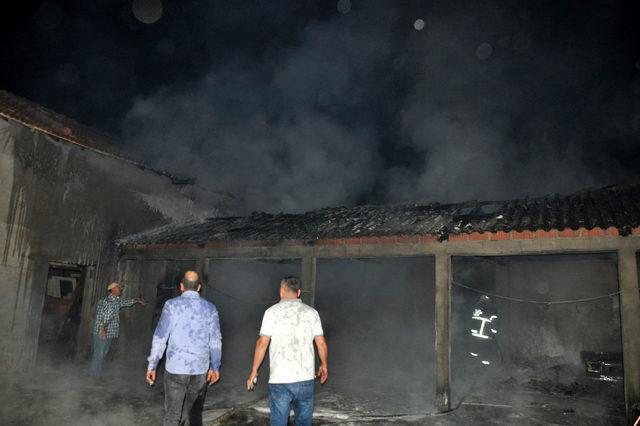 Bayramiç'te iki depo yandı, sahibi fenalaştı