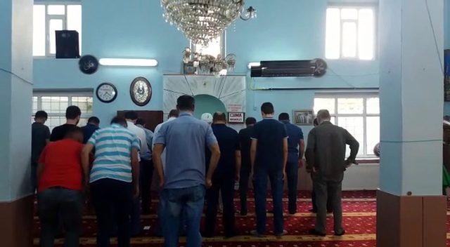 Iğdır'daki camide bayram namazı iki kez kılındı