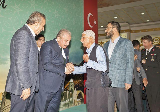 TBMM Başkanı Şentop, Diyarbakır'da vatandaşlarla bayramlaştı (2)