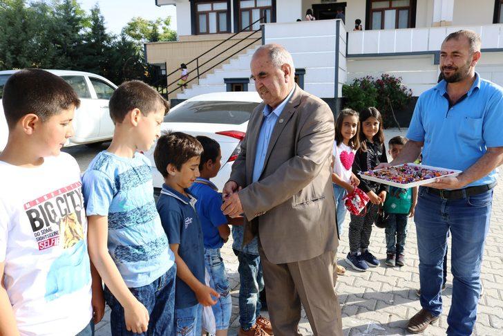 300 torunuyla böyle bayramlaştı! G3