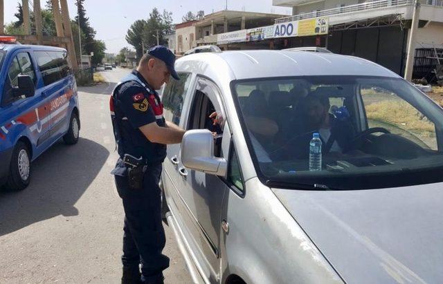 Şanlıurfa’da jandarmadan ceza yerine şeker