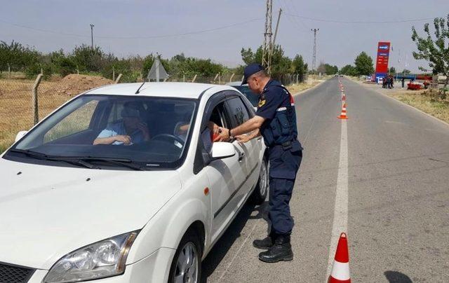 Şanlıurfa’da jandarmadan ceza yerine şeker