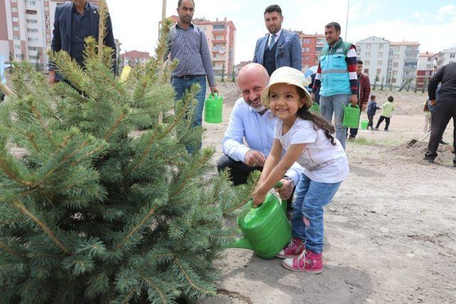 Başkan Çolakbayrakdar, “Daha Temiz Çevre İçin Çalışıyoruz”