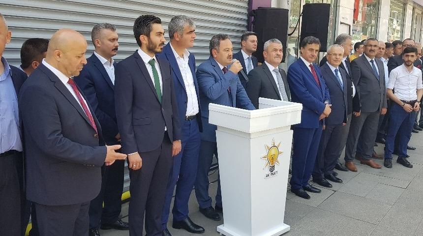AK Parti teşkilatı bayramlaştı