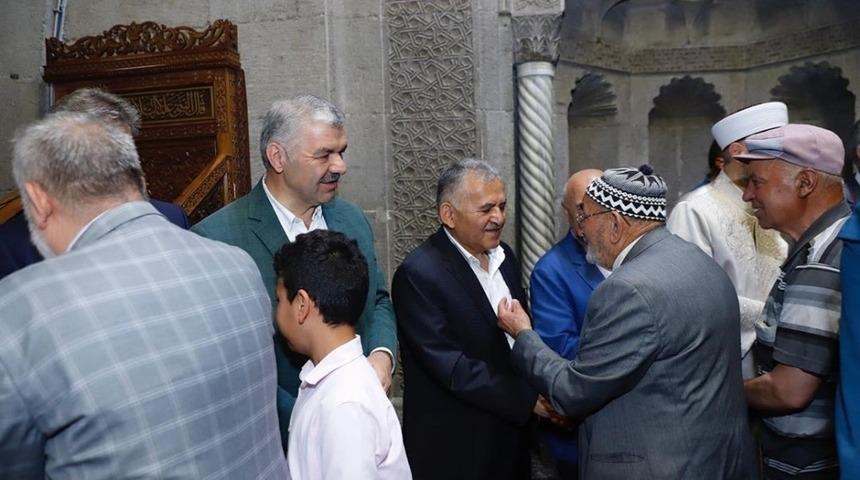 Kayseri Protokol&uuml; Bayram Namazında Bir Araya Geldi