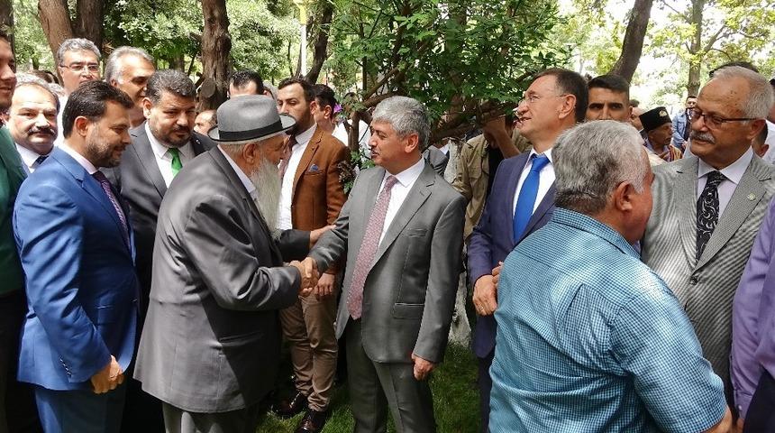 Hatay protokol&uuml; bayramlaştı