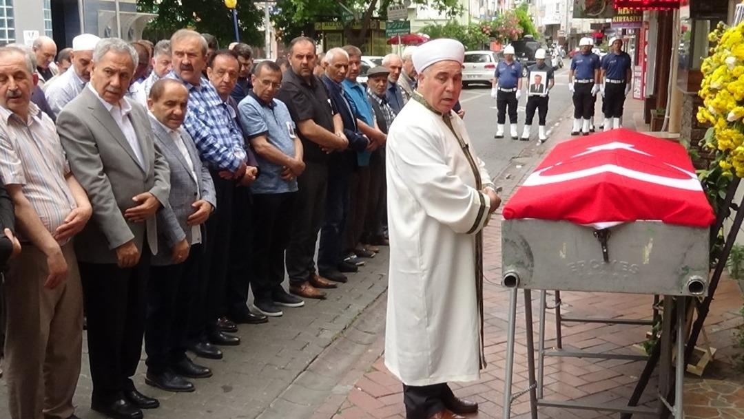 Eski Bakan İşg&uuml;zar Edremit&rsquo;te toprağa verildi