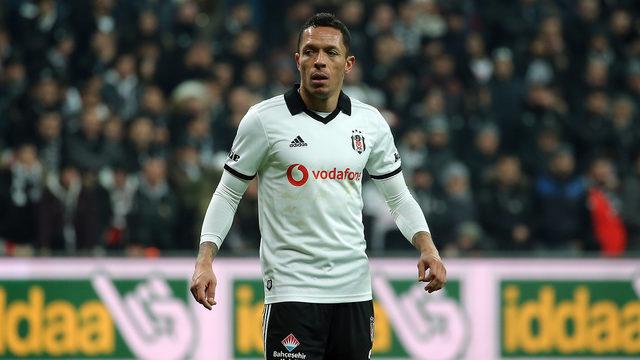 Beşiktaş'tan ayrılan Adriano, Sao Paulo ile anlaştığını açıkladı!