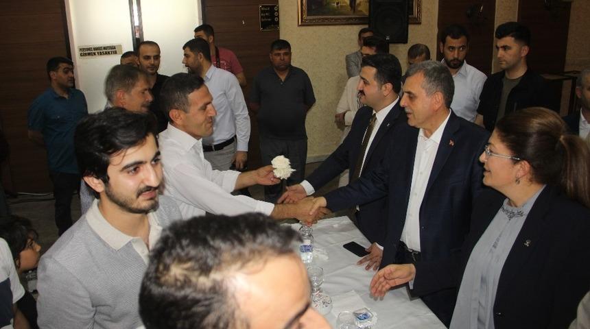 AK Parti Teşkilatı vatandaşlarla bayramlaştı