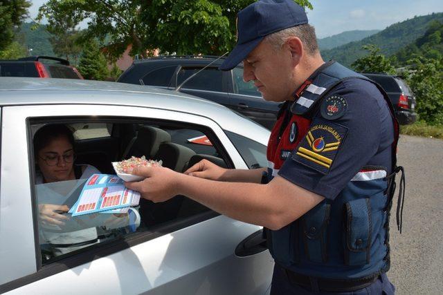 Jandarmadan şekerli bayram denetimi