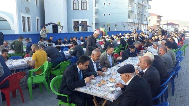 Çaldıran’da ‘Gırar Sibe’ ikramı