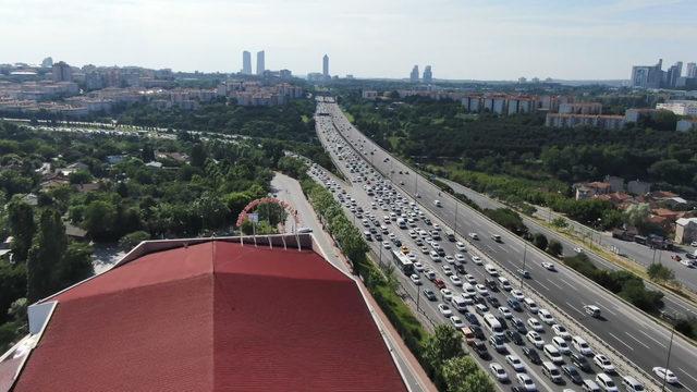 (Havadan fotoğraflarla) İstanbul'da bayram trafiği sürüyor
