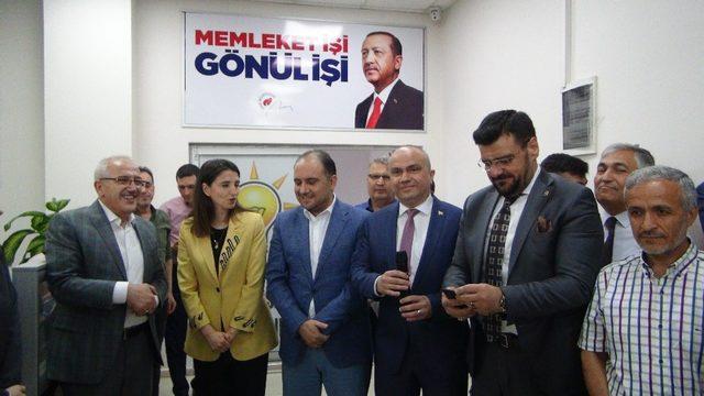 Manisalı AK Partililer İstanbul’da yaşayan hemşerilerinden oy istedi