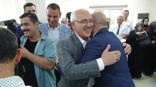 Manisalı AK Partililer İstanbul’da yaşayan hemşerilerinden oy istedi