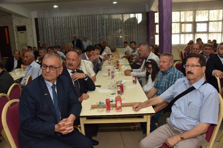 Bozüyük’te ilçe protokolü vatandaşlarla bayramlaştı G3