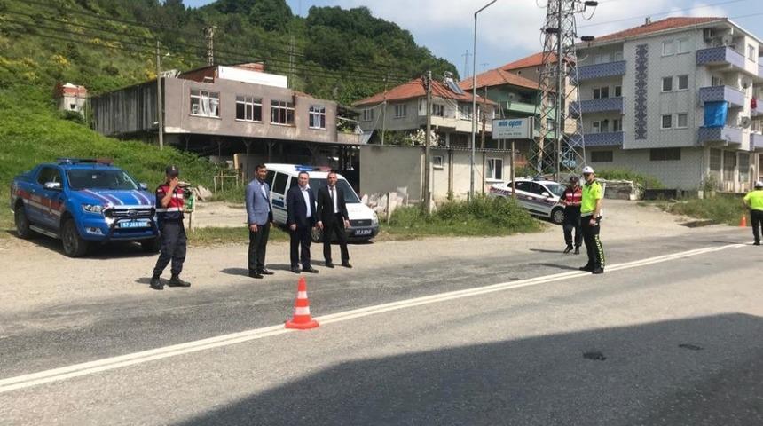 Kaymakam s&uuml;r&uuml;c&uuml;lerle hem bayramlaştı hem de uyarılarda bulundu