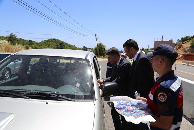 Bayram yoğunluğunun yaşandığı Kaş’ta trafik denetimi