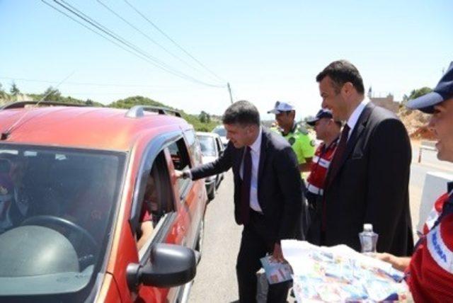 Bayram yoğunluğunun yaşandığı Kaş’ta trafik denetimi