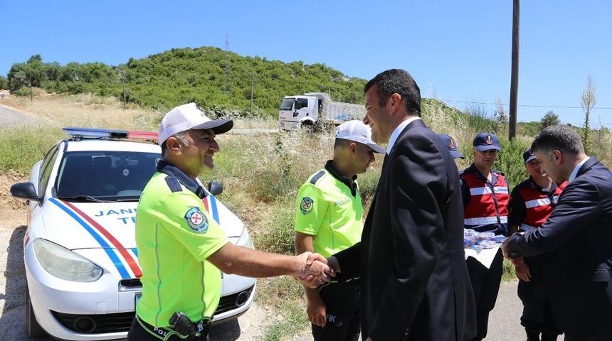 Bayram yoğunluğunun yaşandığı Kaş&rsquo;ta trafik denetimi