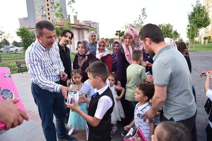 Bayramda çocuklara Başkan Balcı’dan oyuncak G1