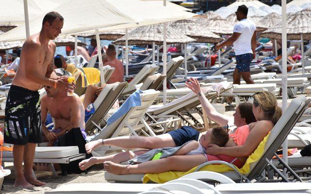 Marmaris'te plajlar ve yürüyüş yolları tatilcilerle doldu