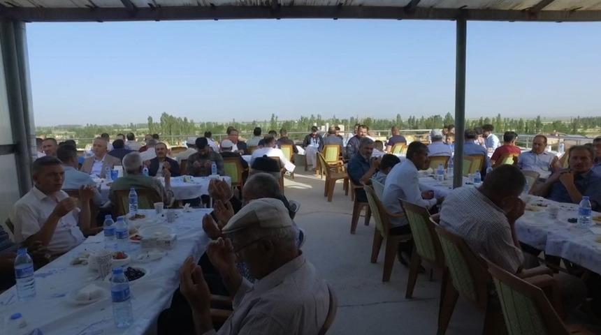 Mahallenin &ouml;rnek geleneği: Bayram yemeği