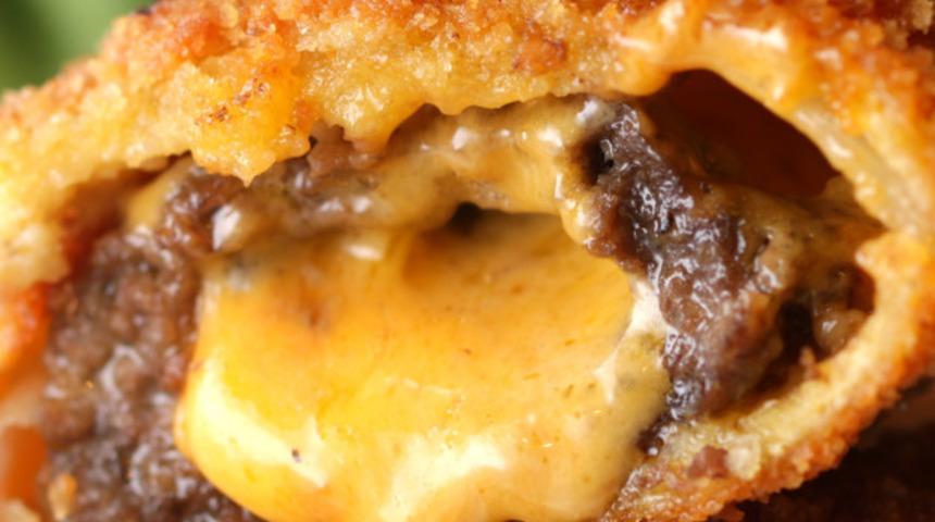 Soğan Halkasında Cheeseburger