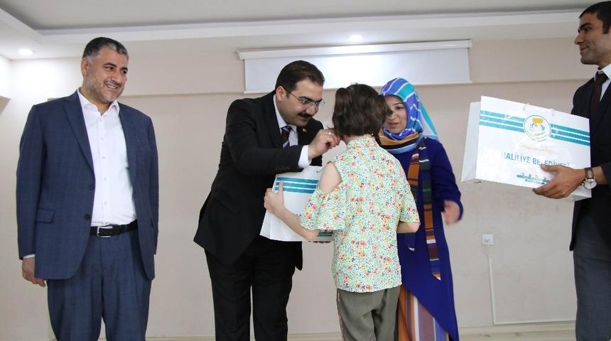 Sevgi evlerindeki &ccedil;ocuklar unutulmadı