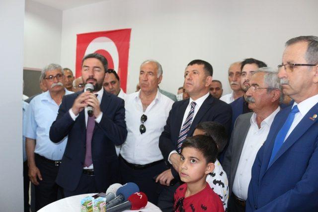 CHP’de bayramlaşma programı yeni binada yapıldı