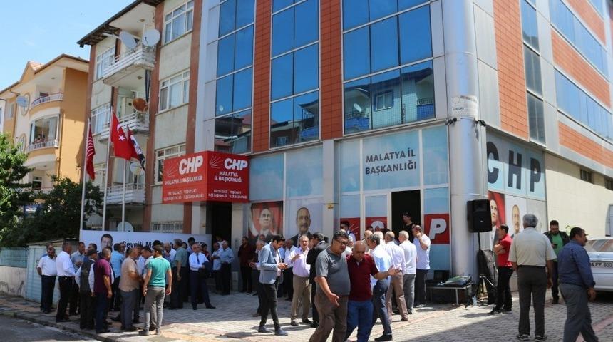 CHP’de bayramlaşma programı yeni binada yapıldı