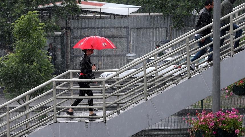 Meteoroloji son hava durumu tahminini a&ccedil;ıkladı! Doğu Karadeniz i&ccedil;in sel uyarısı