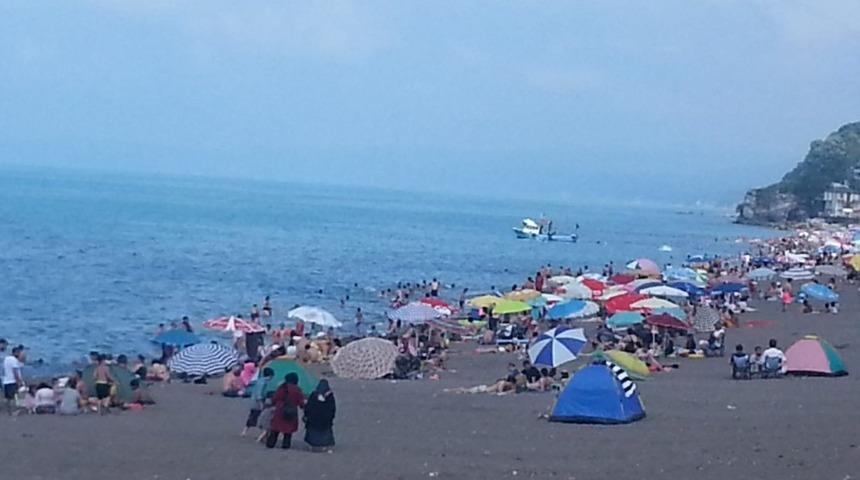 Akçakoca’da sahilleri tıklım tıklım