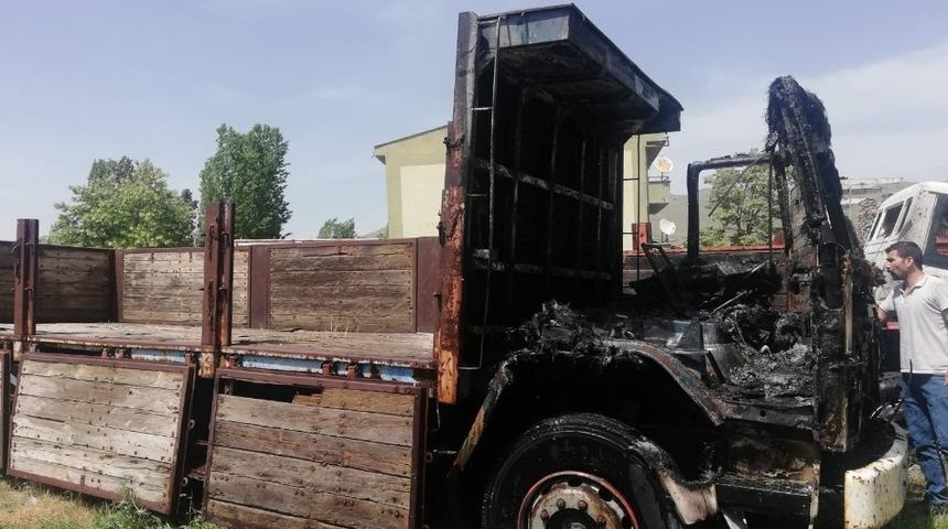 Yediemin otoparkındaki araçlar yandı