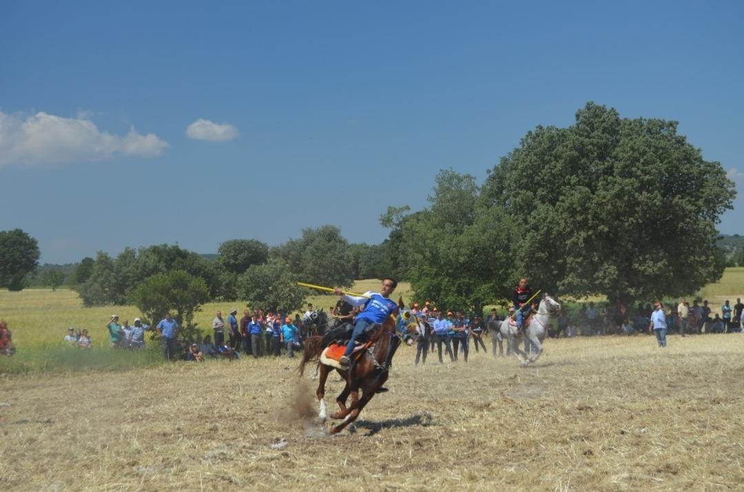 Selendili Y&ouml;r&uuml;kler ovacık yaylasında buluştu