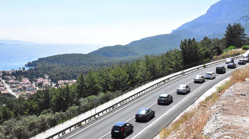 3 saatte 30 bin araç geçti! Yol kapatıldı